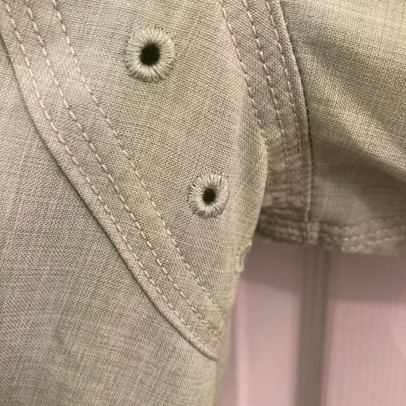 Orvis Mens Green insect repellent Button shirt. Large - Picture 3 of 12